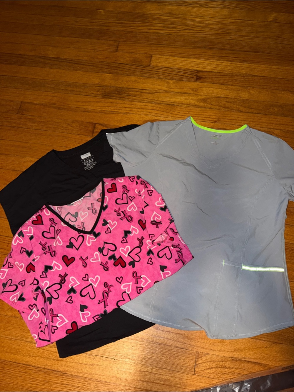 Bundle of women’s scrubs Pink Heart Print Top & Solid Tops med EX CONDITION